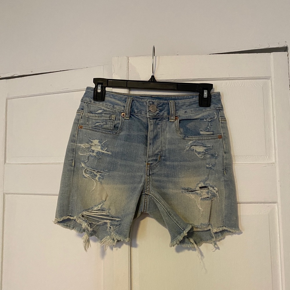 Women’s American Eagle ripped washed denim jean shorts